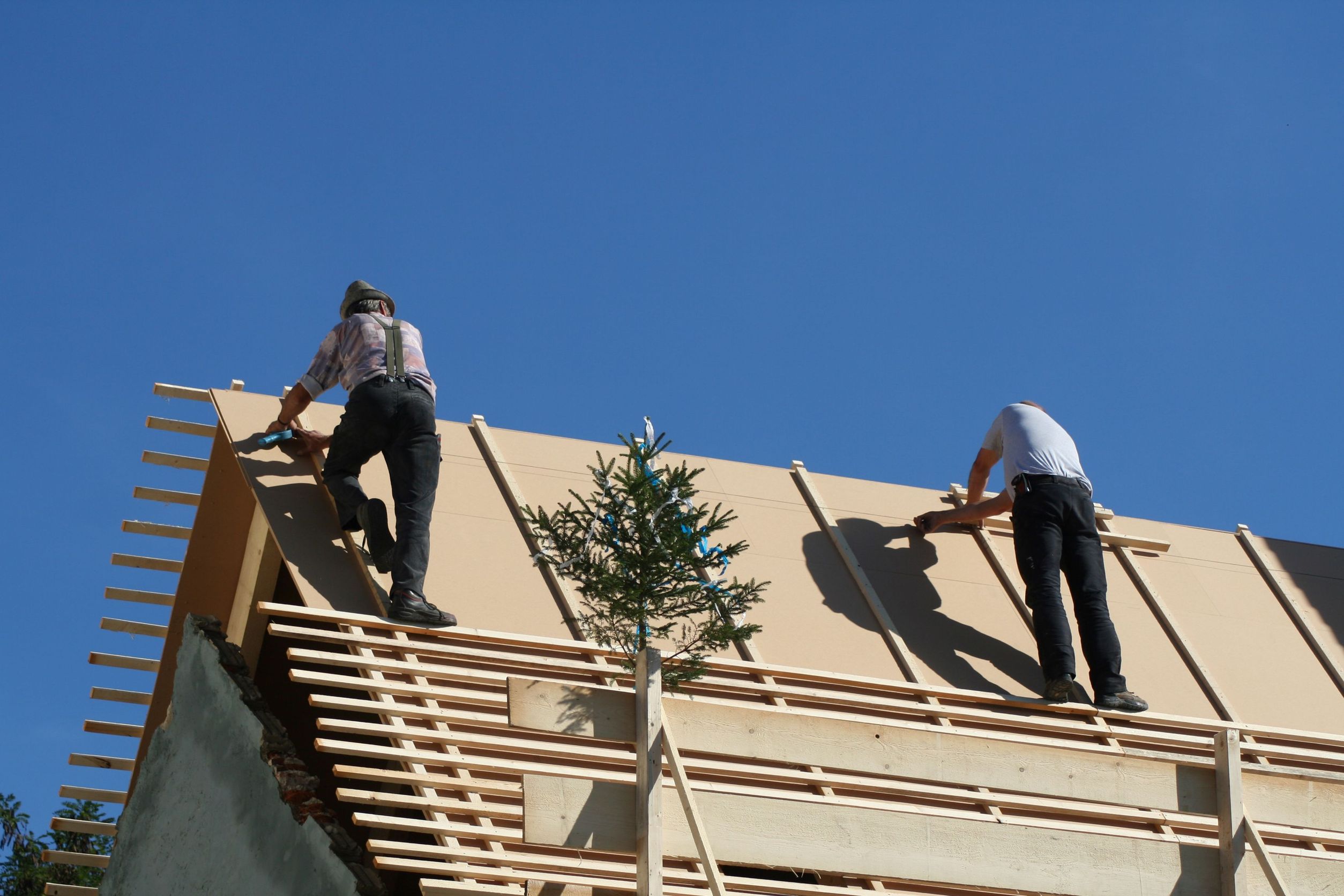 When to Hire Professionals for Roof Repair in Tucson