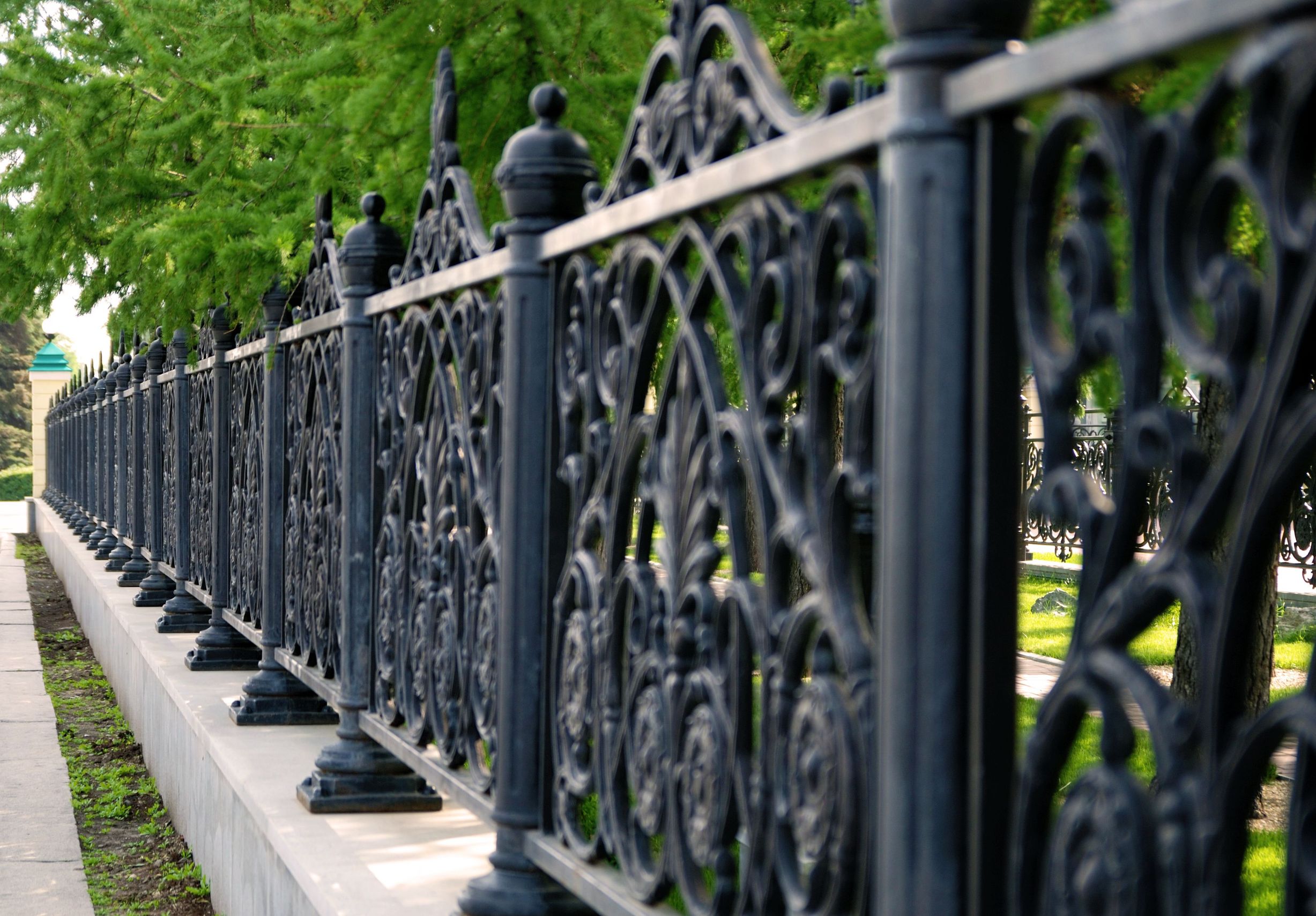 The Benefits Of An Iron Fence In Riverside