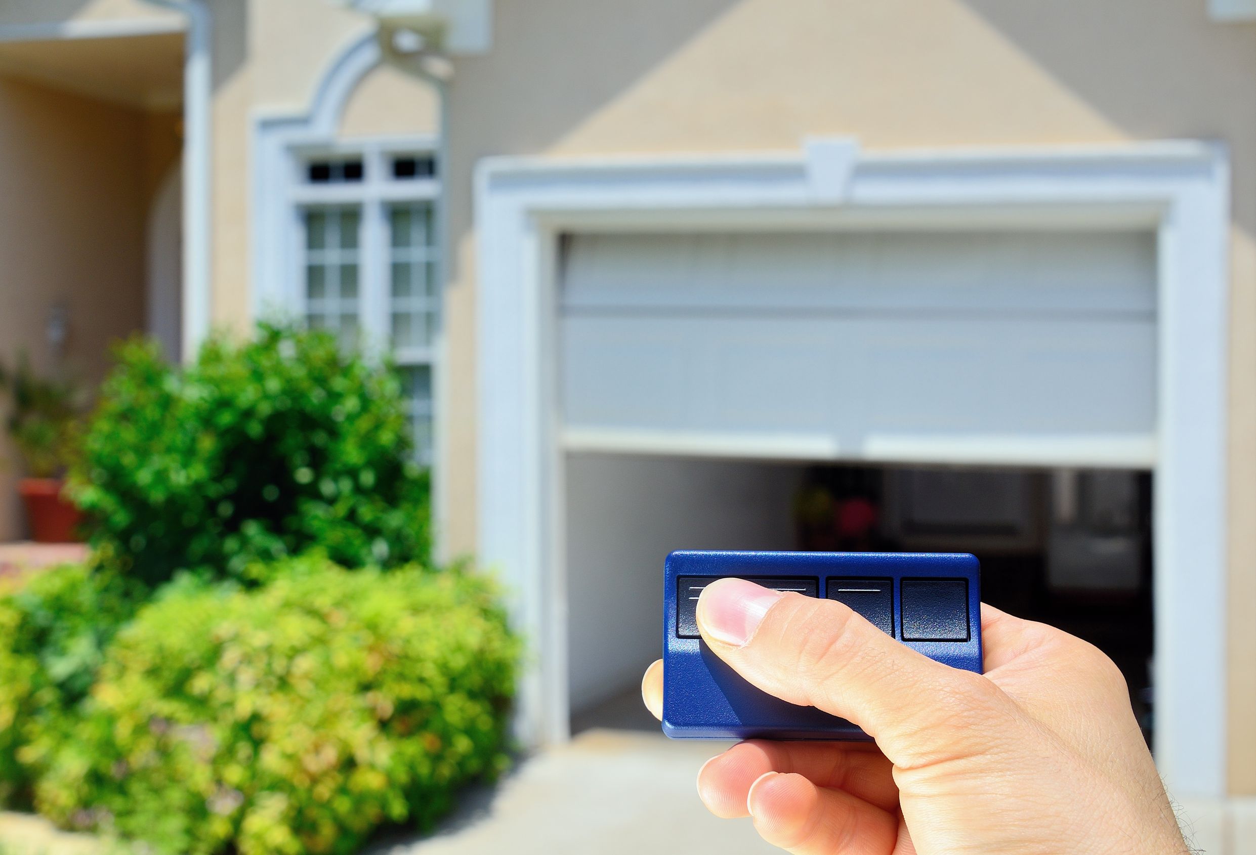 3 Signs You Need to Replace Your Garage Door Opener in Melbourne, FL