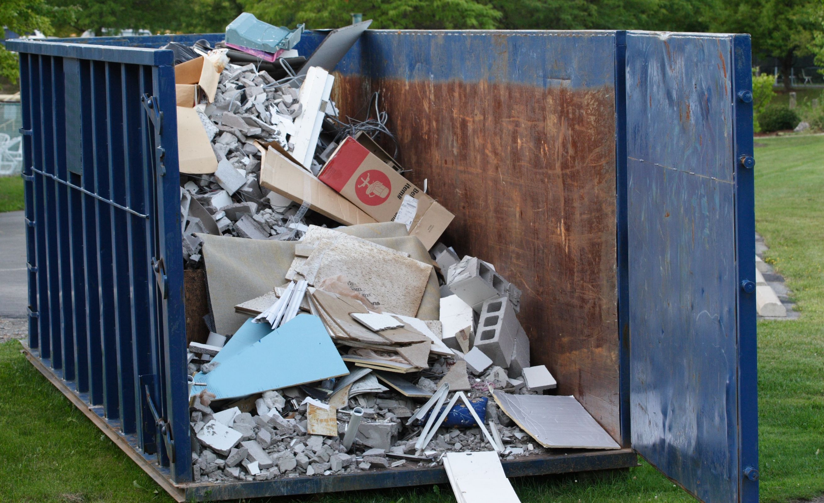 Residential Dumpster Rental in Minneapolis, MN Helps People Declutter Before the Holidays