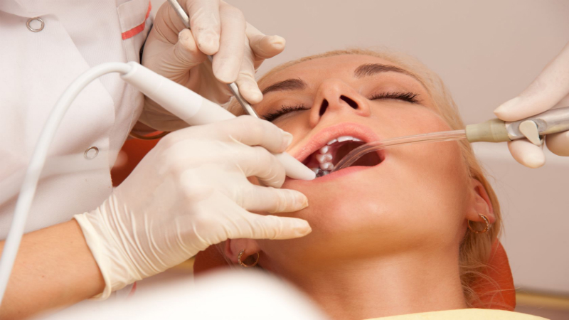 When to See a Cosmetic Dentist, Find One in South Loop